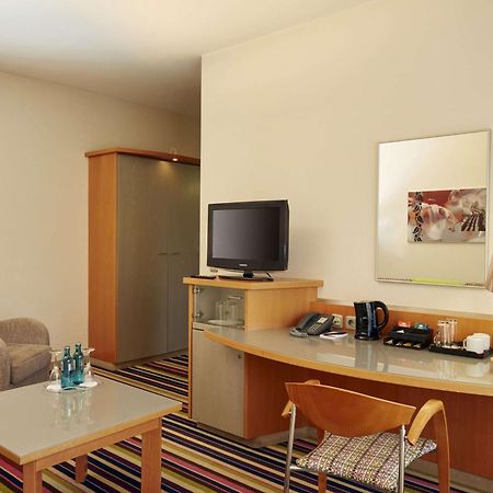 H+ Hotel Koeln เฮิร์ท ภายนอก รูปภาพ