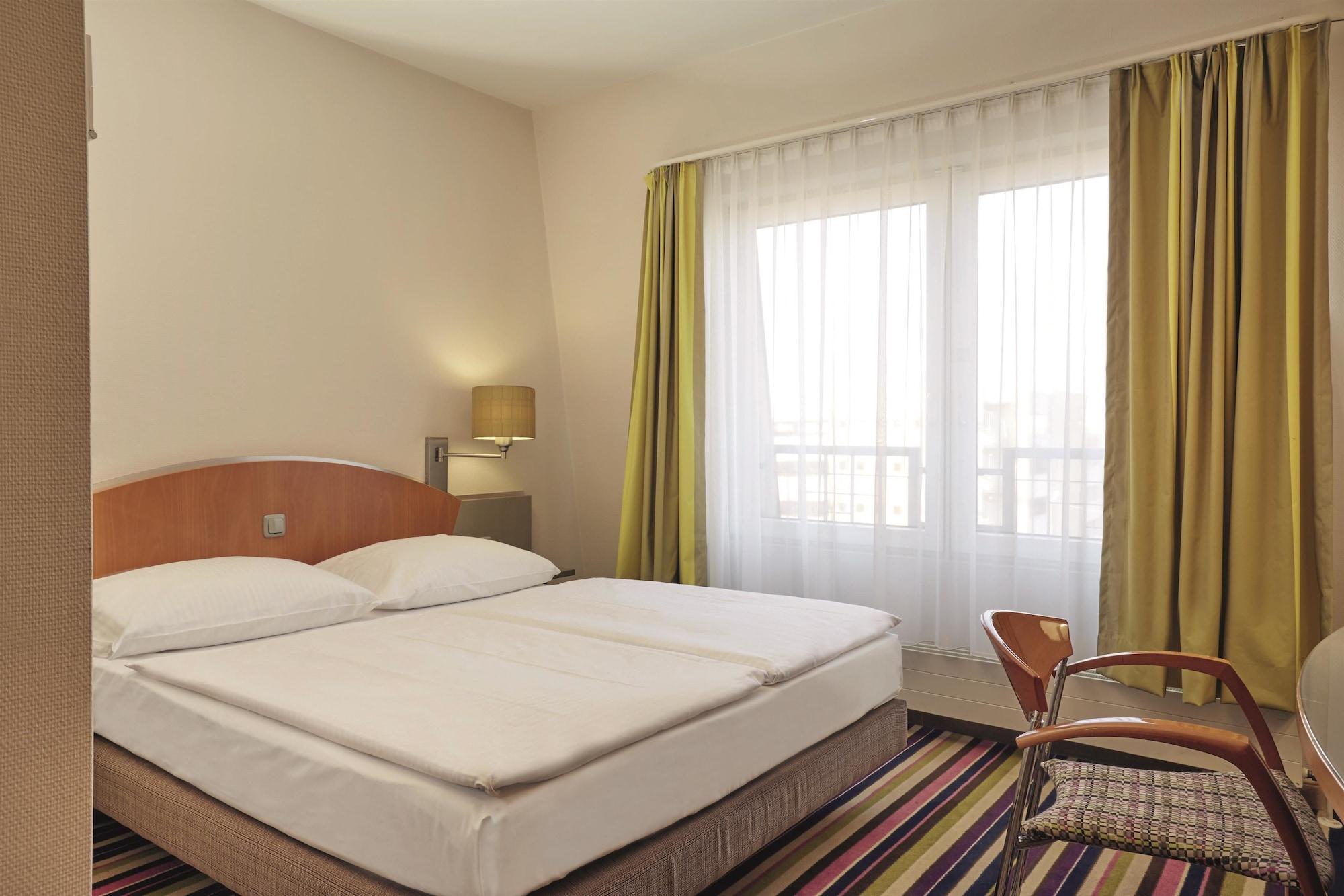 H+ Hotel Koeln เฮิร์ท ภายนอก รูปภาพ