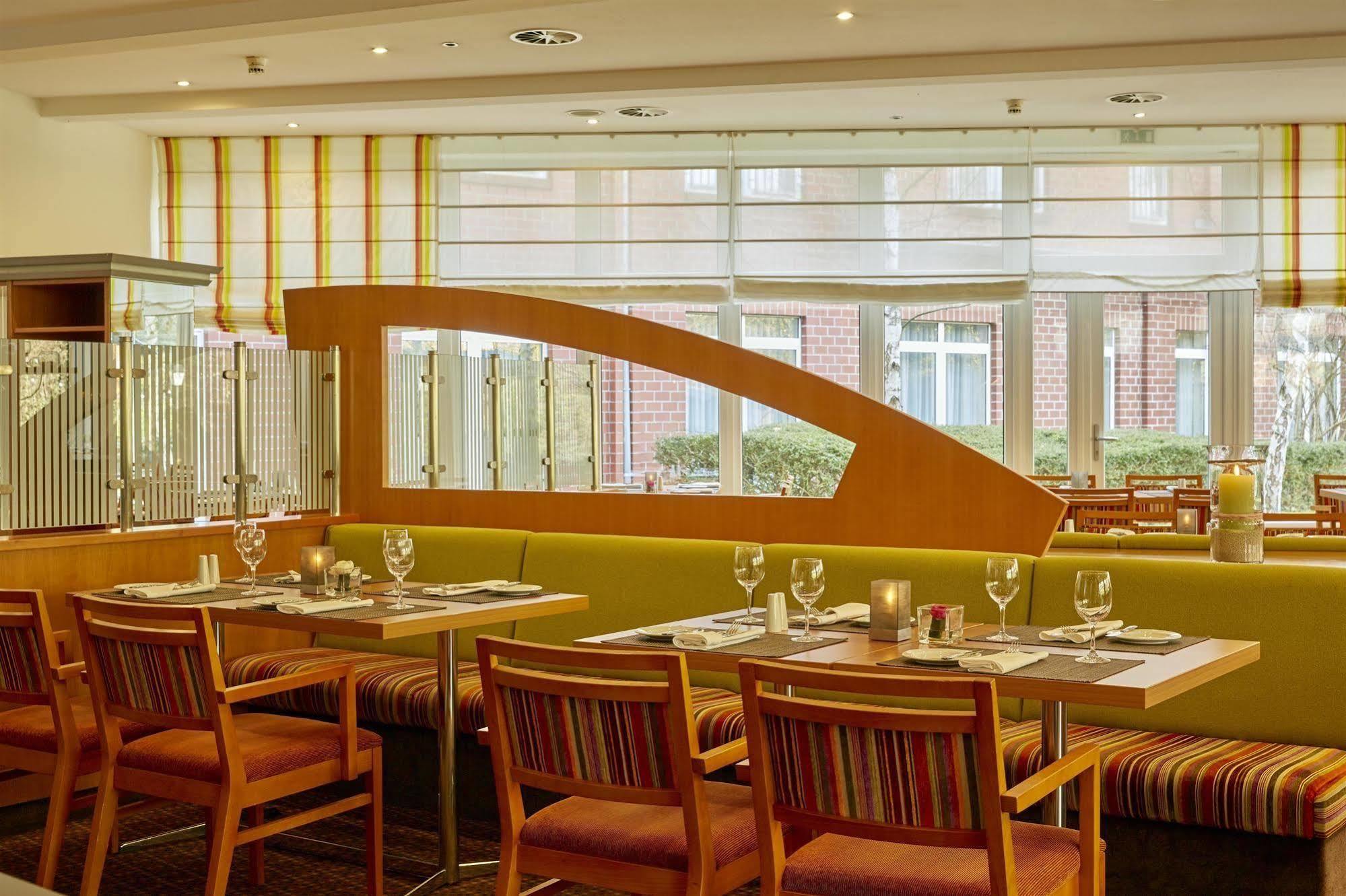 H+ Hotel Koeln เฮิร์ท ภายนอก รูปภาพ
