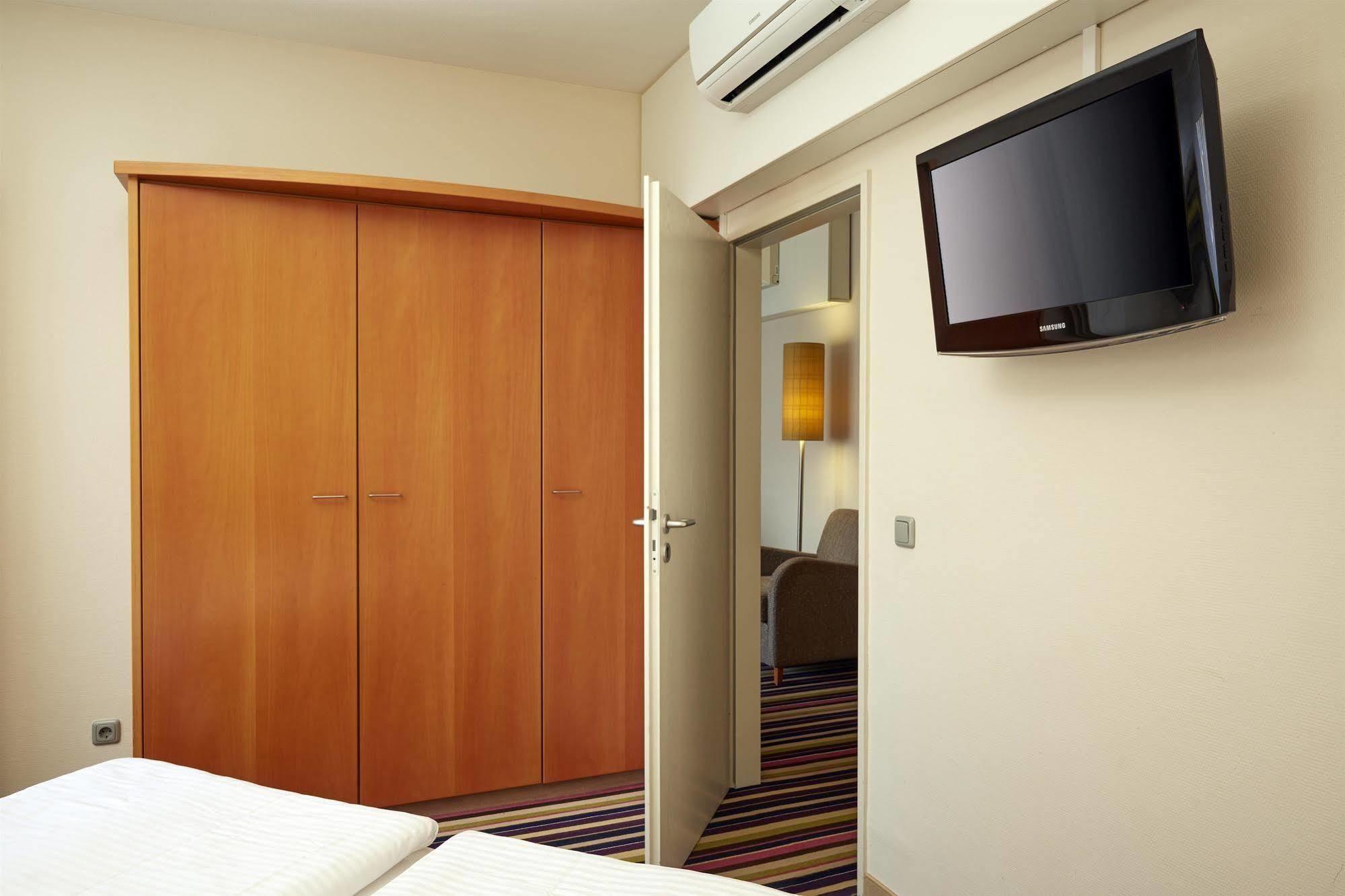 H+ Hotel Koeln เฮิร์ท ภายนอก รูปภาพ