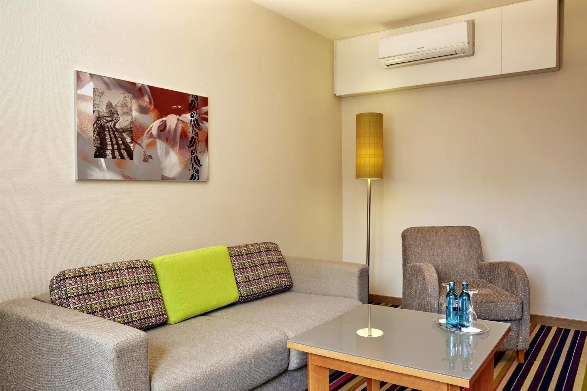 H+ Hotel Koeln เฮิร์ท ภายนอก รูปภาพ