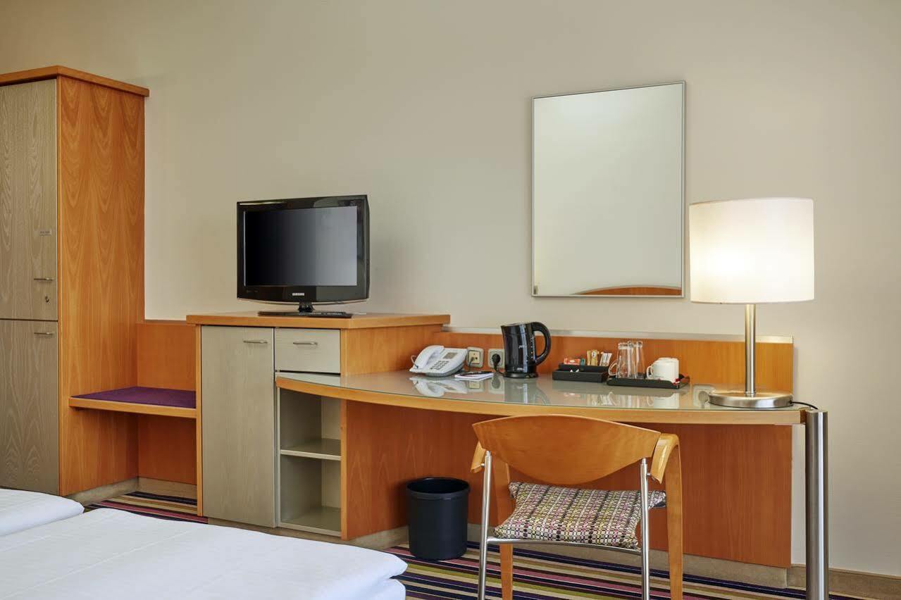 H+ Hotel Koeln เฮิร์ท ภายนอก รูปภาพ