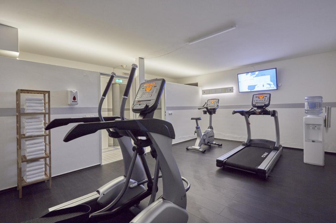 H+ Hotel Koeln เฮิร์ท ภายนอก รูปภาพ